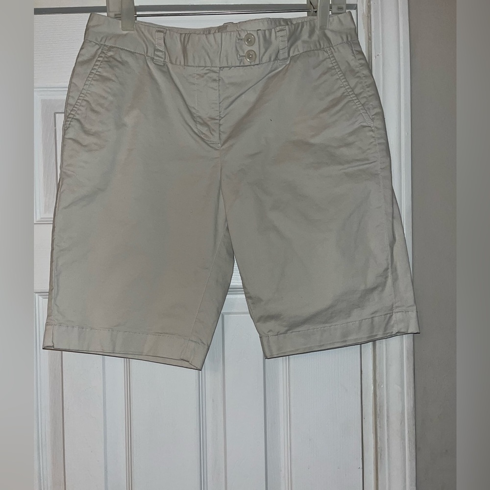 Vineyard Vines Light Khaki Shorts, Size 6